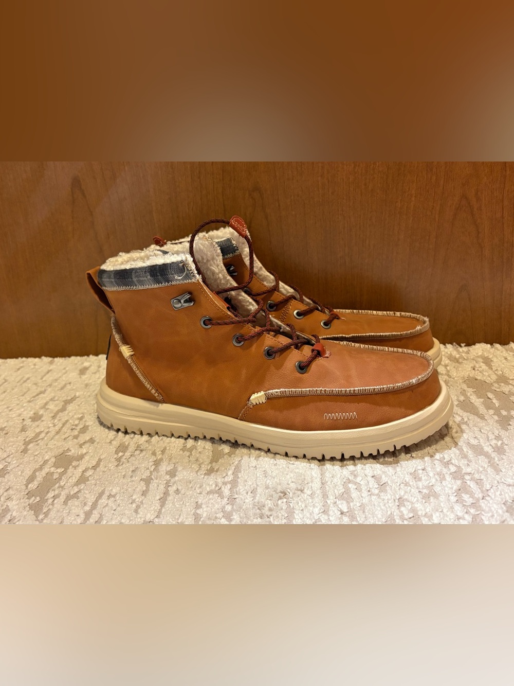 Men’s Size 11 Hey Dude Bradley Classic Cozy Boots in Cognac